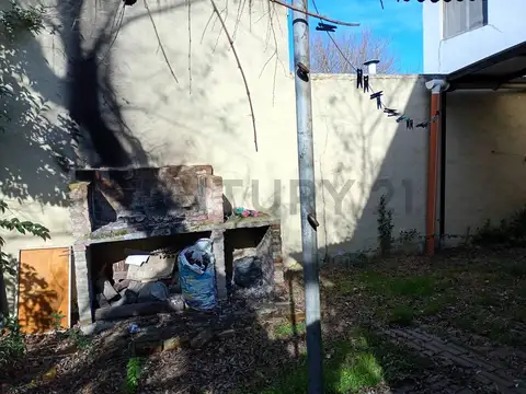 Casa de 1 Dormitorio con Cochera en Venta