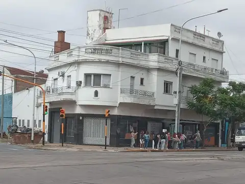 Avda. Hipolito Irigoyen 1500