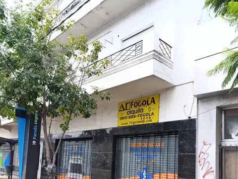 Local  en Esquina sobre Avenida