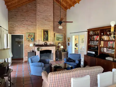 VENTA CASA CON PILETA GRAN PARQUE Y AMENITIES