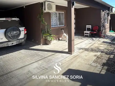 Casa en Venta con 2 cocheras