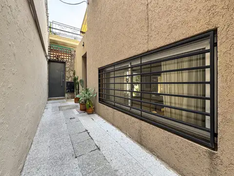 Casa 6 ambientes con 2 baños