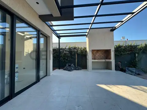CASA EN VENTA BARRIO PUEBLO MALBEC