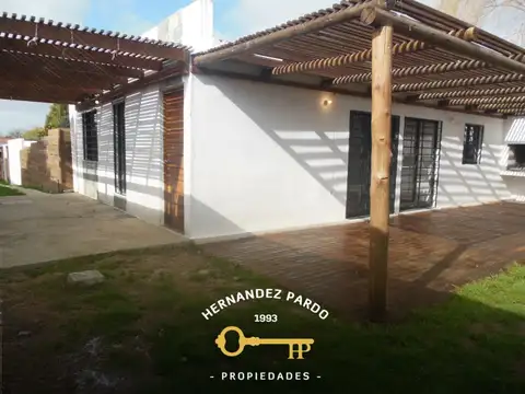 A dos cuadrasde la Interbalnearea. Al Fondo, super privada.