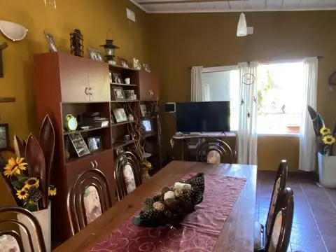 Casa 2 ambientes con 1 baño