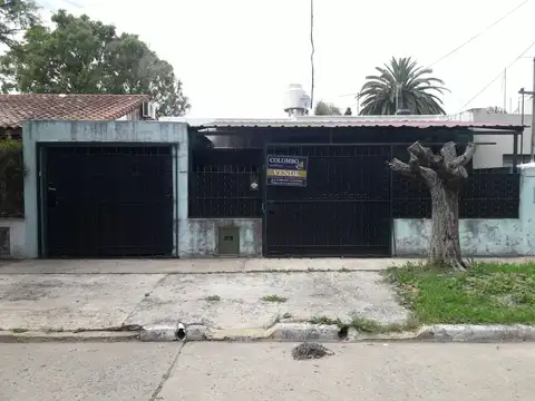 Casa con dependencias, ideal dos familias, o inversion y rentas