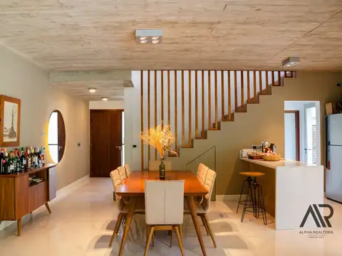 Casa 7 ambientes con 4 baños