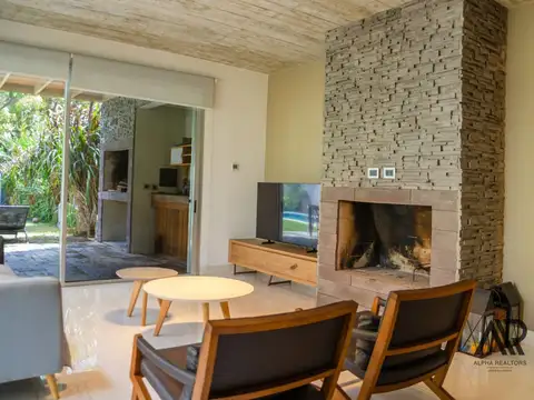 Casa en Venta con 2 cocheras