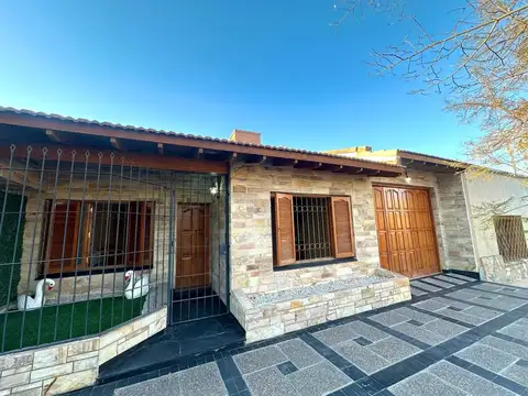 VENTA CASA APTA CREDITO 3 DORMITORIOS, GODOY CRUZ