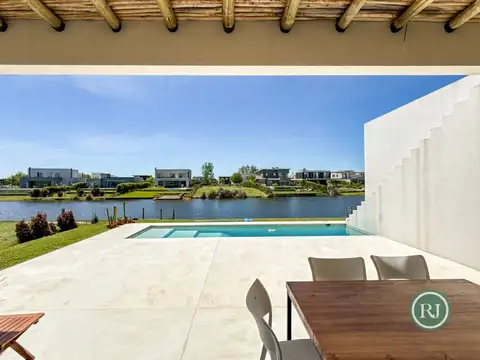Casa a la laguna en venta EL NAUDIR ESCOBAR