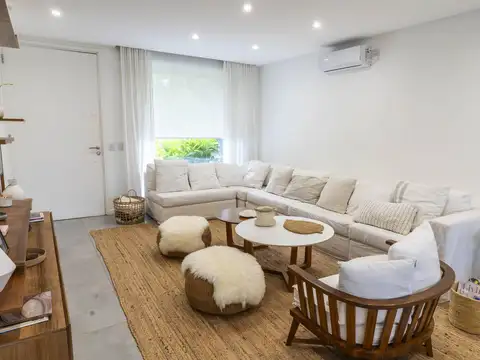 Casa en Venta con 4 cocheras