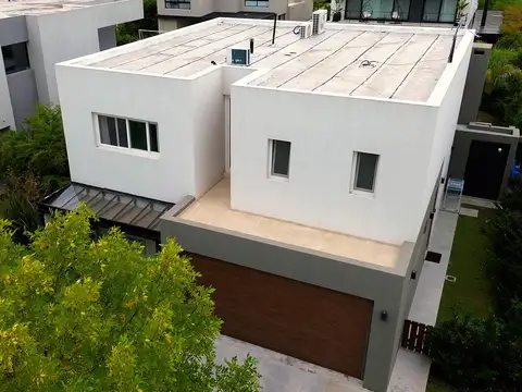 Casa 4 ambientes con 4 baños