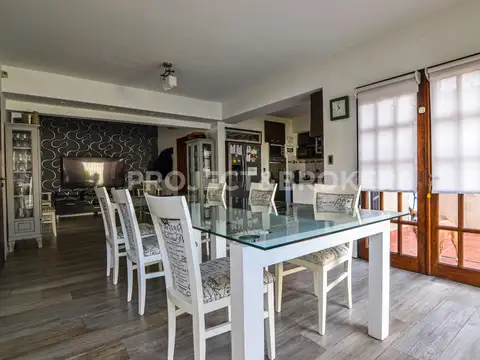 Casa 6 ambientes con 3 baños
