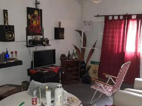 Casa 7 ambientes con 2 baños