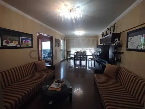 Avellaneda 300, Piso 0