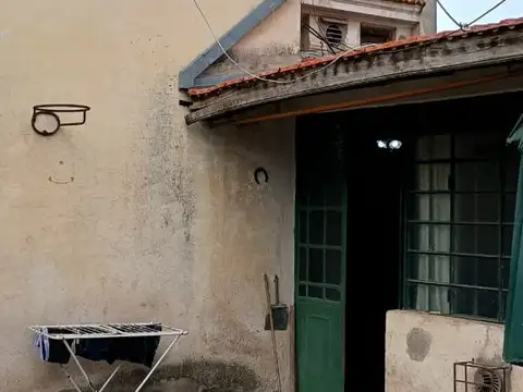 Venta - Chalet estilo antuguo - Excelente ubicacion Lomas Oeste   Permuta  