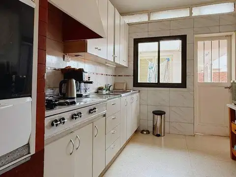 Casa 6 ambientes con 3 baños