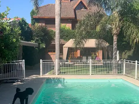 Casa en Venta con 4 cocheras