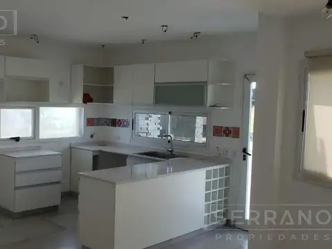 Casa 5 ambientes con 3 baños