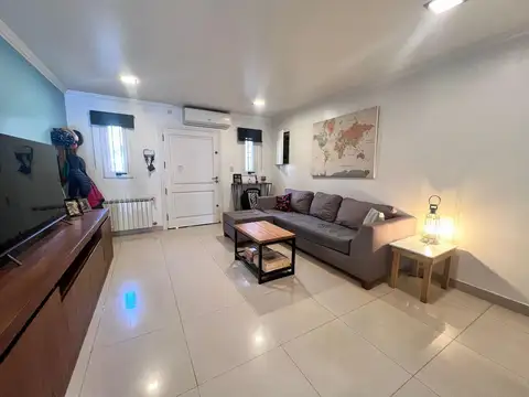 Casa 3 ambientes con 2 baños