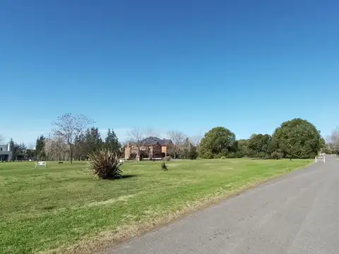 LOTE EN BARRIO PRIVADO "LOS ALCANFORES"