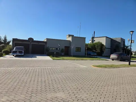 Casa 3 ambientes con 3 baños