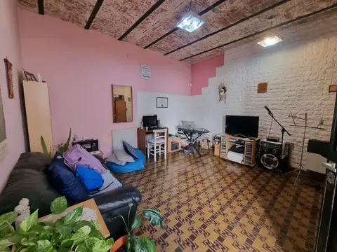 Casa 2 ambientes con 1 baño