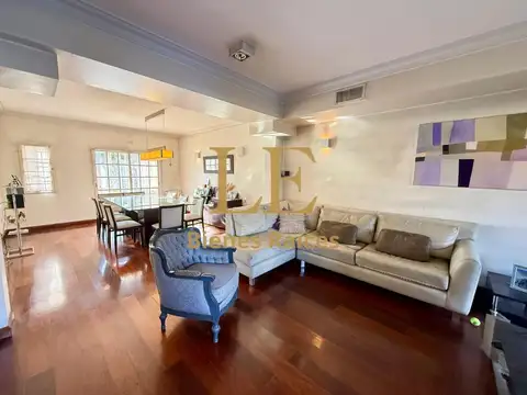 Casa en Venta con 3 cocheras