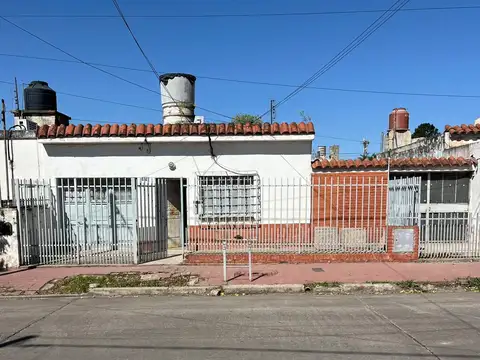 Oportunidad Casa 2 dor mas Dpto independiente 300mtr a Reciclar B° Los PLatanos