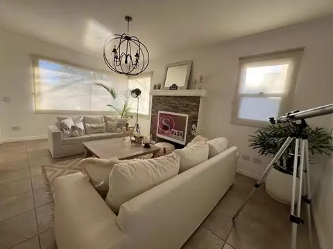 Casa 5 ambientes con 4 baños