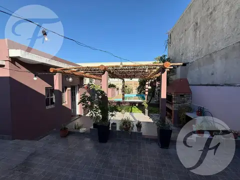 Casa 5 ambientes con 2 baños
