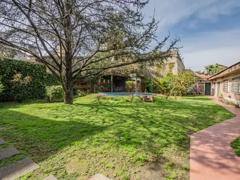 Casa en Venta con 4 cocheras