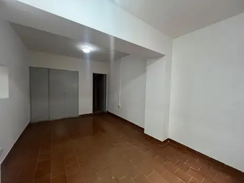 Monoambiente con patio y sin expensas