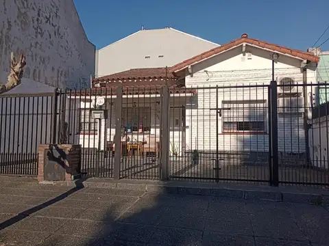 VENTA CASA DE TRES AMB.