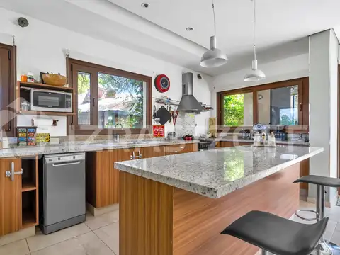 Casa 5 ambientes con 3 baños