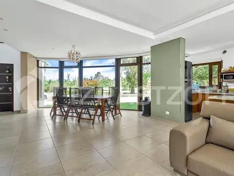Casa en venta vista al golf en Larena CC, Pilar. OPORTUNIDAD