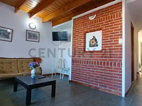 Casa 4 ambientes con 2 baños