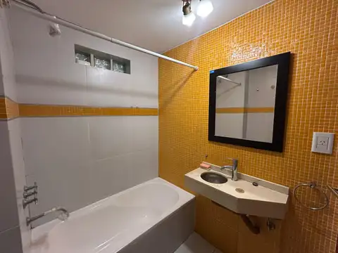 Monoambiente con Balcon en Flores Norte - Apto Crédito - Excelente Estado