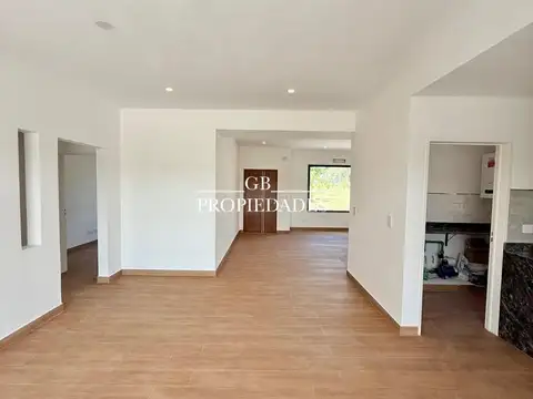 Casa en Venta con 3 cocheras