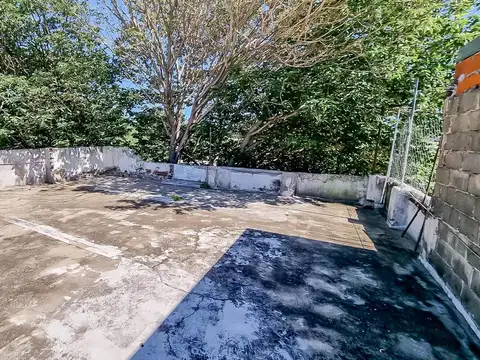 VENTA | PERMUTA - Casa de pasillo a reciclar con patio y parrillero - Barrio Ludueña, Rosario.