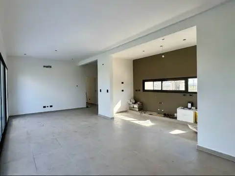 Casa 4 ambientes con 3 baños