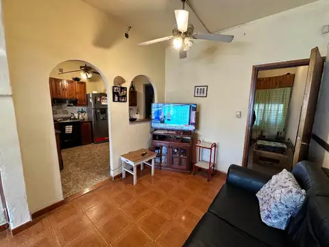 Casa 9 ambientes con 4 baños