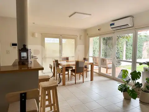 Casa en Venta con 4 cocheras