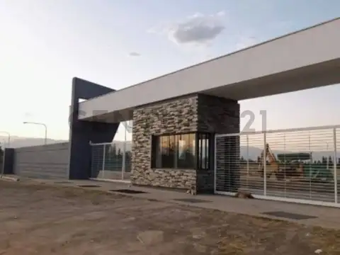 Azcuénaga 200, Piso 0