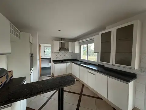 Casa en Alquiler en Funes, USD 1.800