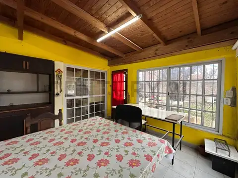 Venta de Casa 5 Ambientes -Pileta- Cochera- Depatamento 2 Ambientes