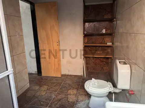 Venta de Casa 5 Ambientes -Pileta- Cochera- Depatamento 2 Ambientes