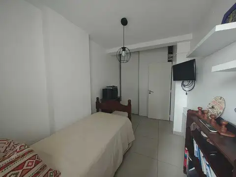 Avenida 1  e/  64 y 65 1500, Piso 8