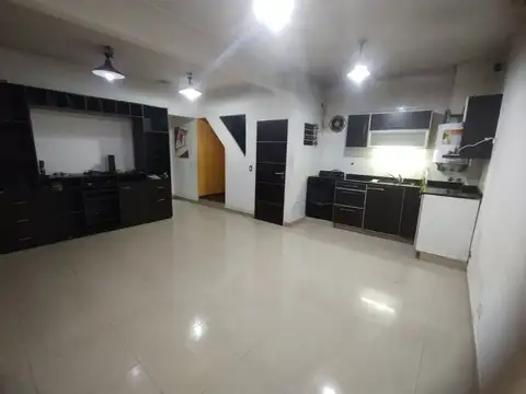 Depto Tipo Casa en Alquiler en Villa Lynch, $ 750.000