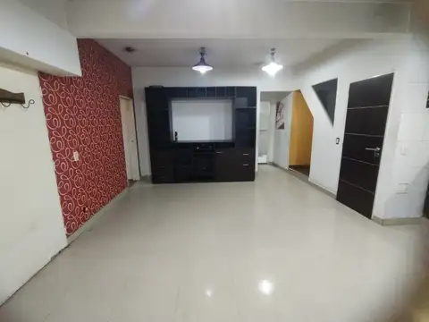 Depto Tipo Casa en Alquiler de 2 dormitorios